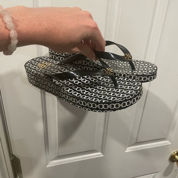 Tory Burch Black & White Platform Sandals Womens Size 9.5 - Picture 2 of 3